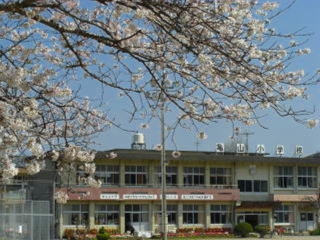 亀山小学校