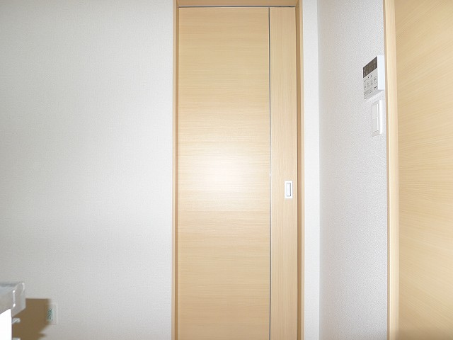 洋間6.1帖ドア