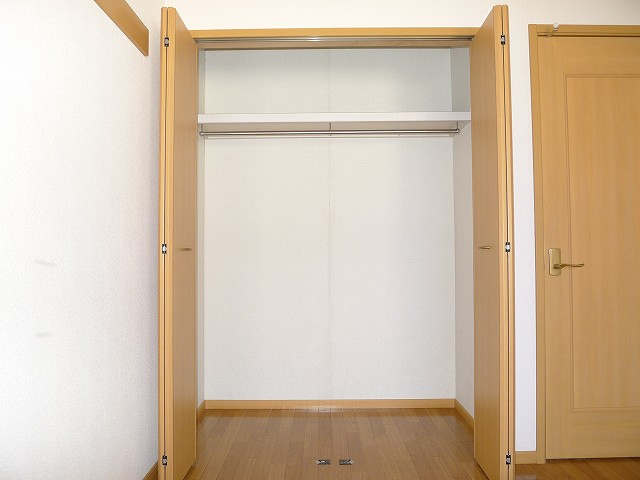 北側6畳洋間収納